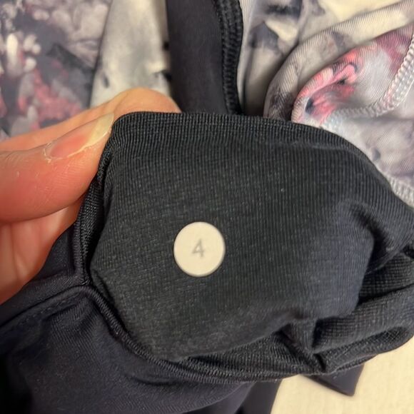 Lululemon If You’re Lucky Capri Size Four - Picture 8 of 9